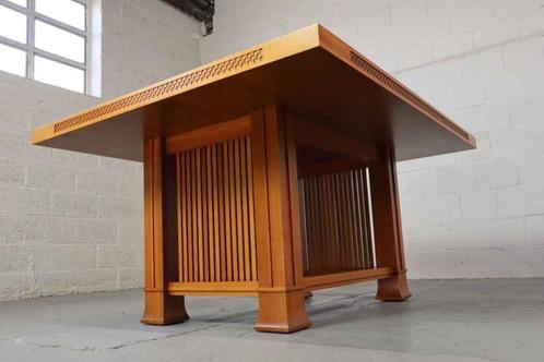 Husser 615 dining table by Frank Lloyd Wright for Cassina, Huis en Inrichting, Tafels | Eettafels, Zo goed als nieuw, Vijf personen of meer