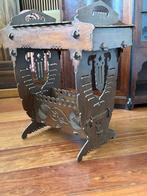 Handgezaagd Amsterdamse School bijzettafel / klepkastje 1925, Antiek en Kunst, Antiek | Meubels | Tafels, Ophalen