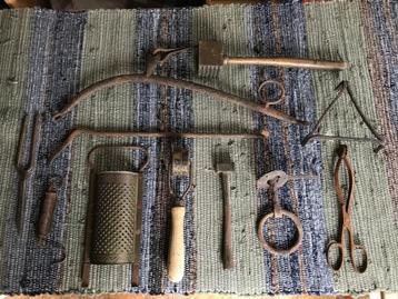 Oud gereedschap en gebruiksvoorwerpen beschikbaar voor biedingen
