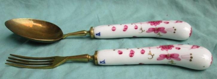 Bestek met roze zwiebelmuster porselein pistool-heft, Antiek en Kunst, Antiek | Bestek, Ophalen of Verzenden