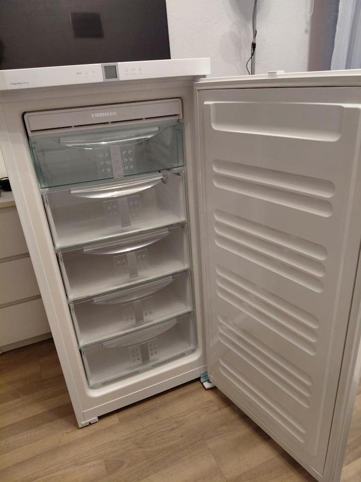 liebherr Vrieskast no frost met 5 laden .gratis bezorging ., Witgoed en Apparatuur, Vriezers en Diepvrieskisten, Zo goed als nieuw
