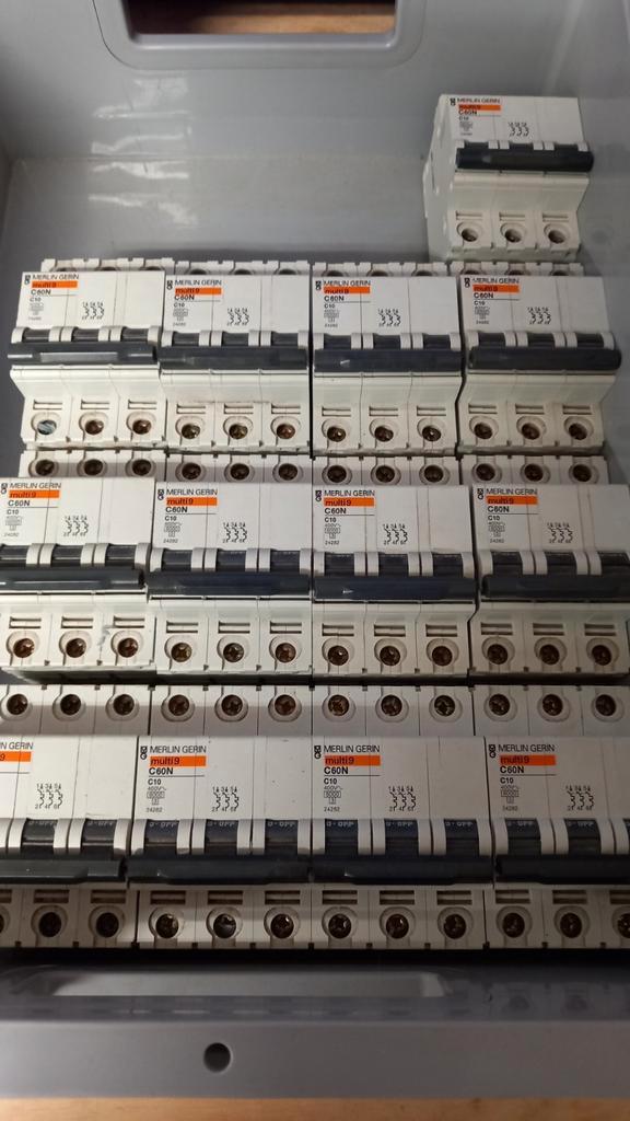 Merlin Gerin Multi9 C60N C10, Doe-het-zelf en Verbouw, Elektra en Kabels, Zo goed als nieuw, Overige typen, Ophalen of Verzenden