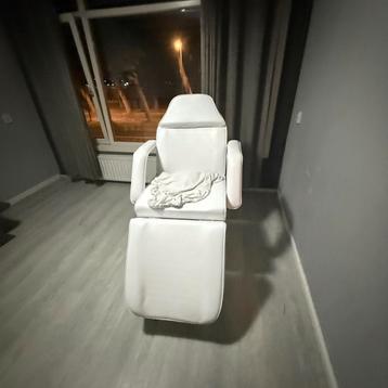 Behandelstoel beschikbaar voor biedingen