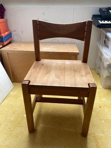 design massief houten stoel beschikbaar voor biedingen