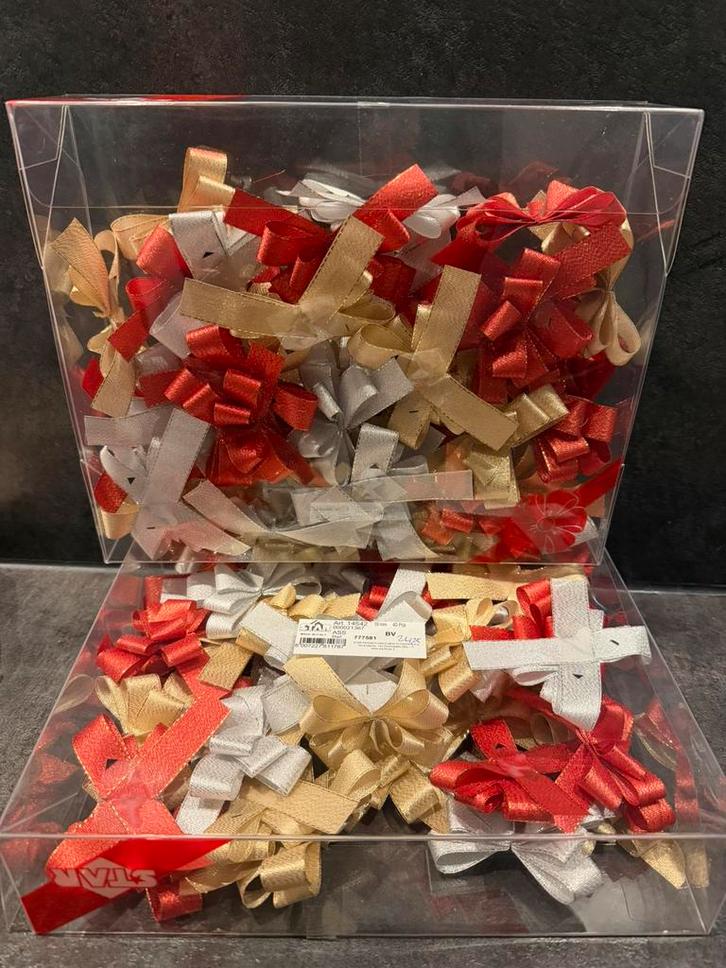 Strikken met plakker zilver, goud en rood 10 cm, Diversen, Kerst, Nieuw, Ophalen of Verzenden