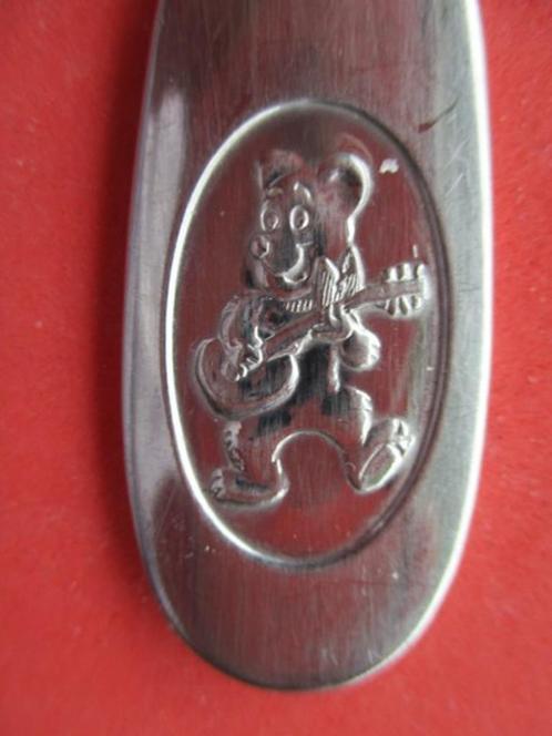 (KB4239) Kinderbestek Dansend beertje met banjo lepel, Kinderen en Baby's, Overige Kinderen en Baby's, Gebruikt, Ophalen of Verzenden