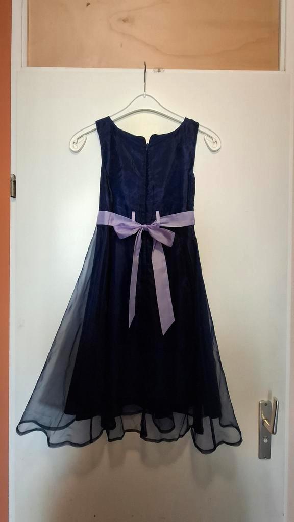 Twee feest jurken meisje. En een bolero. Samen voor €15,-, Kinderen en Baby's, Kinderkleding | Kinder-kledingpakketten, Zo goed als nieuw