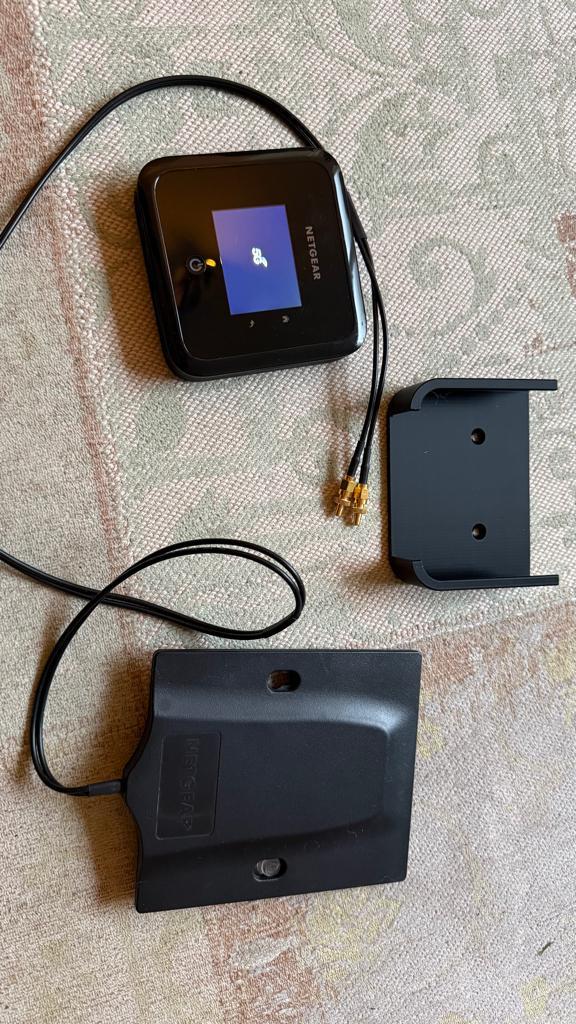 Netgear Nighthawk M5 mobiele router (MR5200), Computers en Software, Routers en Modems, Gebruikt, Router met modem, Ophalen of Verzenden