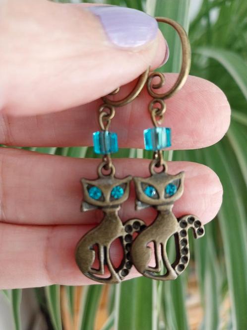 Leuke kat oorbellen met glaskubus en strass #1884, Sieraden, Tassen en Uiterlijk, Oorbellen, Zo goed als nieuw, Overige materialen