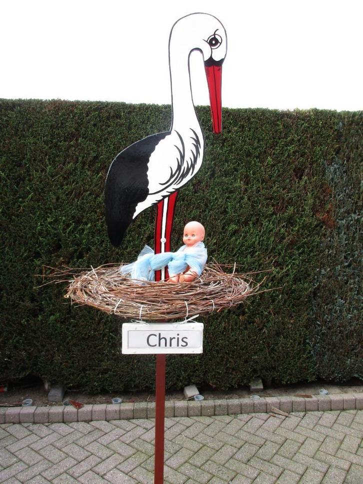 Geboorte ooievaar op nest met baby pop blauw of roze., Kinderen en Baby's, Kraamcadeaus en Geboorteborden, Nieuw, Geboortebord