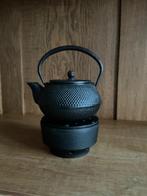 Te koop aangeboden gietijzeren Chinees theepotje., Huis en Inrichting, Keuken | Servies, Overige materialen, Gebruikt, Overige typen