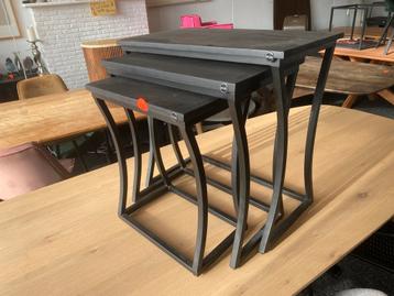 3-delige bijzettafeltjes zwart mangohout beschikbaar voor biedingen