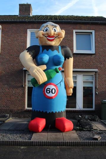 Sarah groot beschikbaar voor biedingen