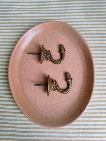 Vintage! 2x mooie wandhaak messing beschikbaar voor biedingen