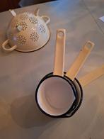 4 delige gietijzeren setje vergiet met 3 melkpannetjes, Huis en Inrichting, Keuken | Potten en Pannen, Ophalen of Verzenden, Gietijzer