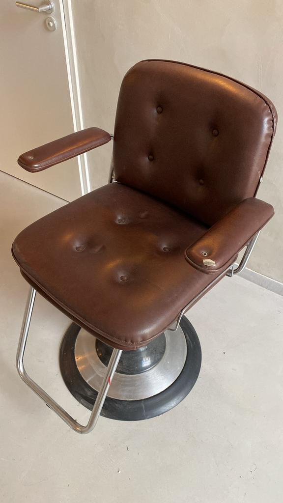 Vintage Bruine Kappersstoel, Huis en Inrichting, Stoelen, Gebruikt, Eén, Leer, Bruin, Ophalen