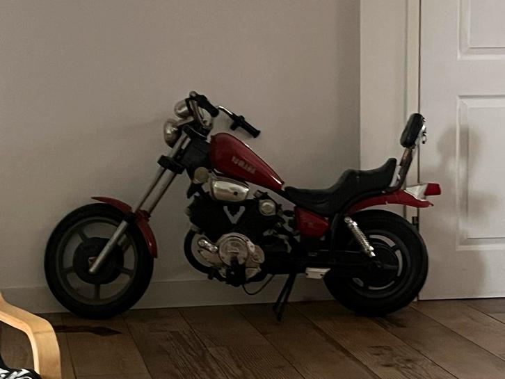 Yamaha Virago kindermotor - Decoratie feber, Hobby en Vrije tijd, Modelbouw | Auto's en Voertuigen, Gebruikt, Overige typen, Groter dan 1:32