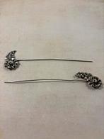 2 Zilveren mutsenspelden, Ophalen of Verzenden, Zilver