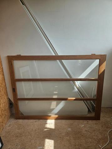 kastdeuren met glas beschikbaar voor biedingen
