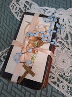 2 religieuze boekjes met bidprentje en mooie rozenkrans, Antiek en Kunst, Ophalen
