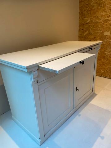 Antieke commode beschikbaar voor biedingen