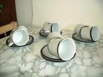 8 kopjes en schoteltjes; kleur gebroken wit ......., Ophalen of Verzenden, Zo goed als nieuw, Overige stijlen, Kop(pen) en/of Schotel(s)