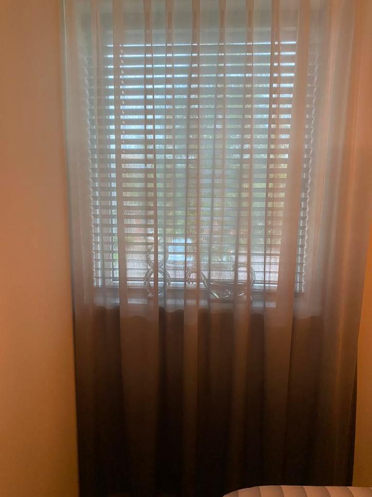 2x vitrage Wit/ Grijs, Huis en Inrichting, Stoffering | Gordijnen en Lamellen, Zo goed als nieuw, 200 cm of meer, Grijs, Ophalen