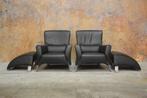 ZGAN 2 zwarte leren Rolf Benz 322 design fauteuils + hocker, Huis en Inrichting, Fauteuils, Rolf benz, Rolf benz, Design, 75 tot 100 cm