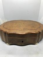 19 eeuw wal wortel noten make up doos gebombeerd, Ophalen of Verzenden