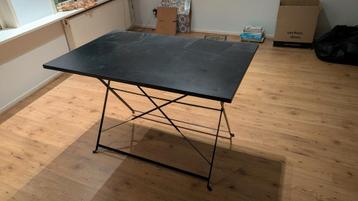 ZwarteiInklapbare metalen tafel of bureau. beschikbaar voor biedingen