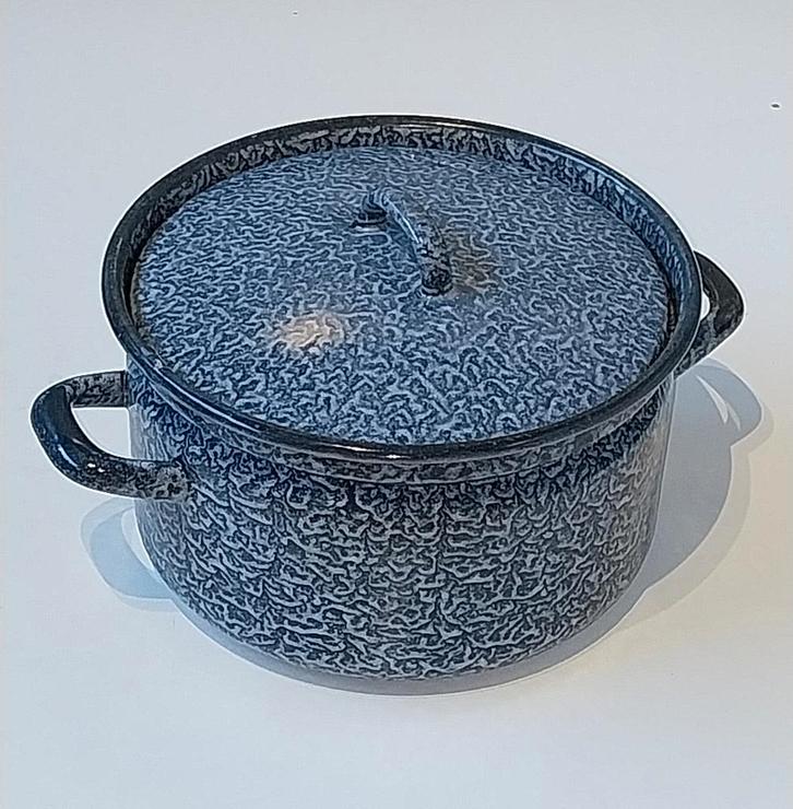 Geëmailleerde grijsgewolkte pan met deksel, Antiek en Kunst, Antiek | Emaille, Ophalen of Verzenden