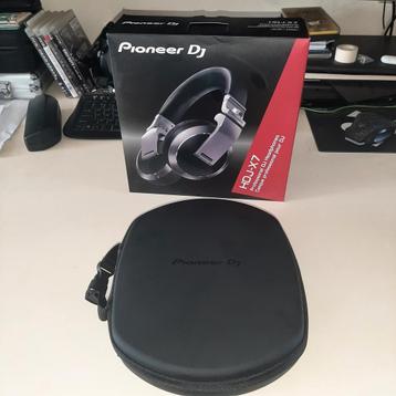 Als nieuw deze Pioneer HDJ-X7 koptelefoon incl case beschikbaar voor biedingen