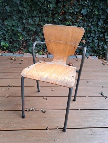 vintage peuterstoeltje beschikbaar voor biedingen