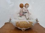 Bisquit porselein dekseldoosje met putti cherub beeldje, Antiek en Kunst, Antiek | Porselein, Ophalen of Verzenden