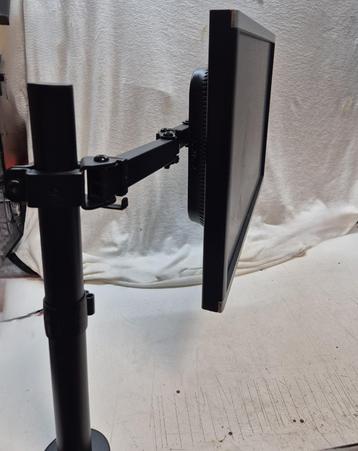 HP 22 inch monitor met tafel beugel beschikbaar voor biedingen