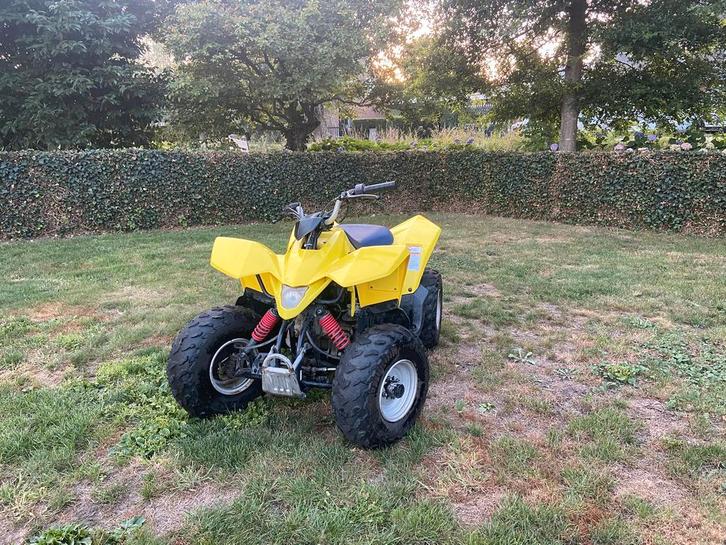 Suzuki quad 90cc perfecte staat ORGINEEL IN HET GEEEL, Fietsen en Brommers, Minibikes, Midibikes en Pitbikes, Zo goed als nieuw