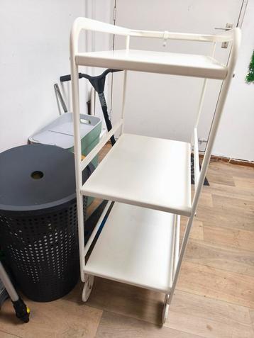 Witte Serveerwagen / Bijzettafeltje beschikbaar voor biedingen