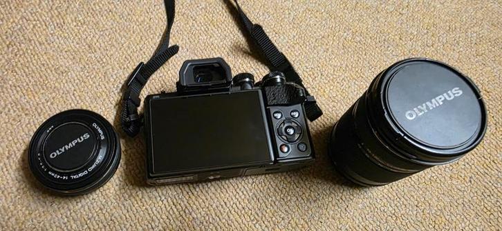 Olympus OM-D E-M10 Zwart + 2 Lenzen en oplader, Audio, Tv en Foto, Fotocamera's Digitaal, Gebruikt, Spiegelreflex, Olympus, Minder dan 4 keer