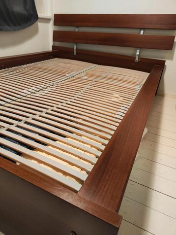 Zeer mooi houten ikea (160*200cm) bed met lattenbodems