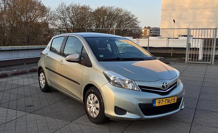 Toyota Yaris 1.0 12V Vvt-i 5DR 2012 Grijs, Auto's, Toyota, Particulier, Yaris, ABS, Achteruitrijcamera, Airbags, Airconditioning