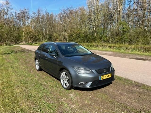 Seat Leon 115PK 2015 Grijs, Auto's, Voorwielaandrijving, Stof, Parkeersensor, Leon