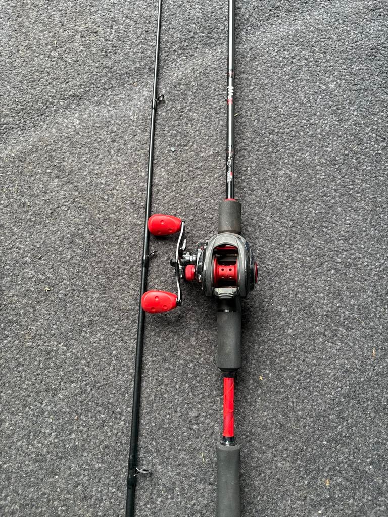 Abu Garcia Max X baitcaster hengelset, Watersport en Boten, Ophalen, Zo goed als nieuw, Complete hengel