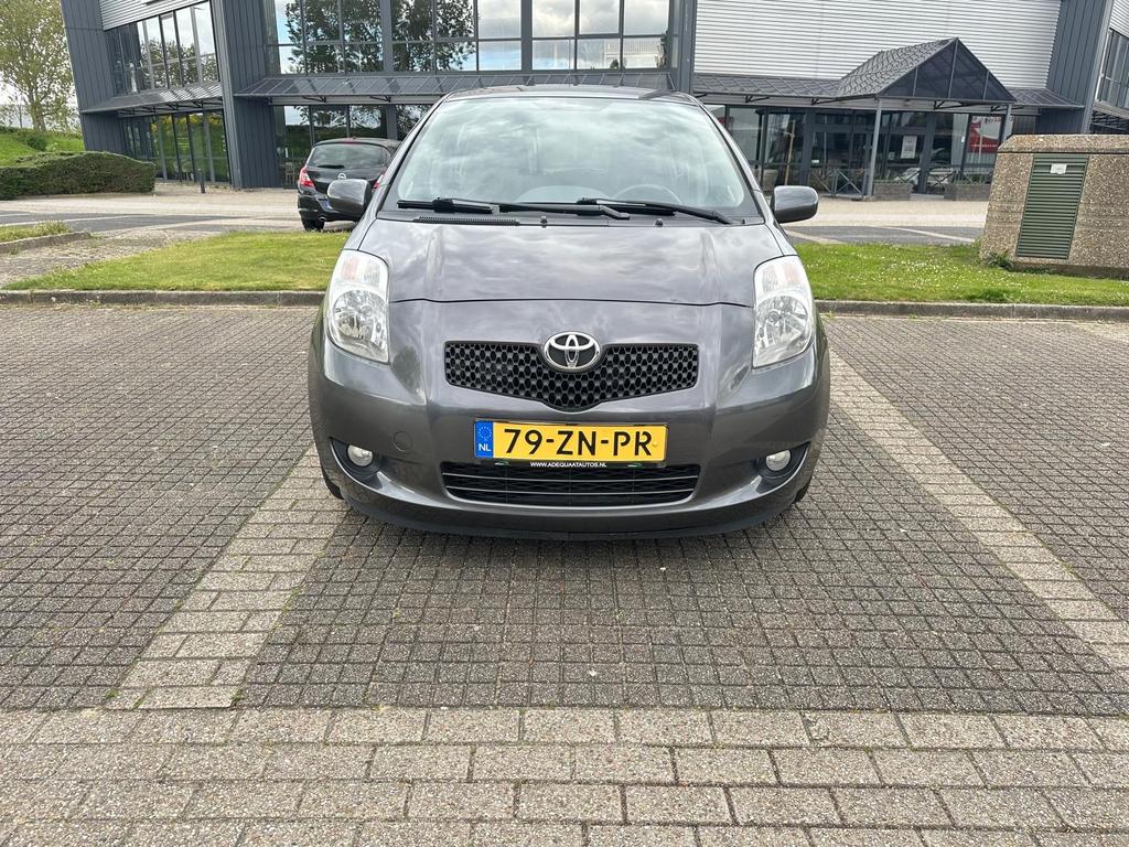 Toyota Yaris 1.3 16V Vvt-i 5DR 2008 Grijs, Auto's, Toyota, Voorwielaandrijving, 40 €/maand, 4 cilinders, 995 kg