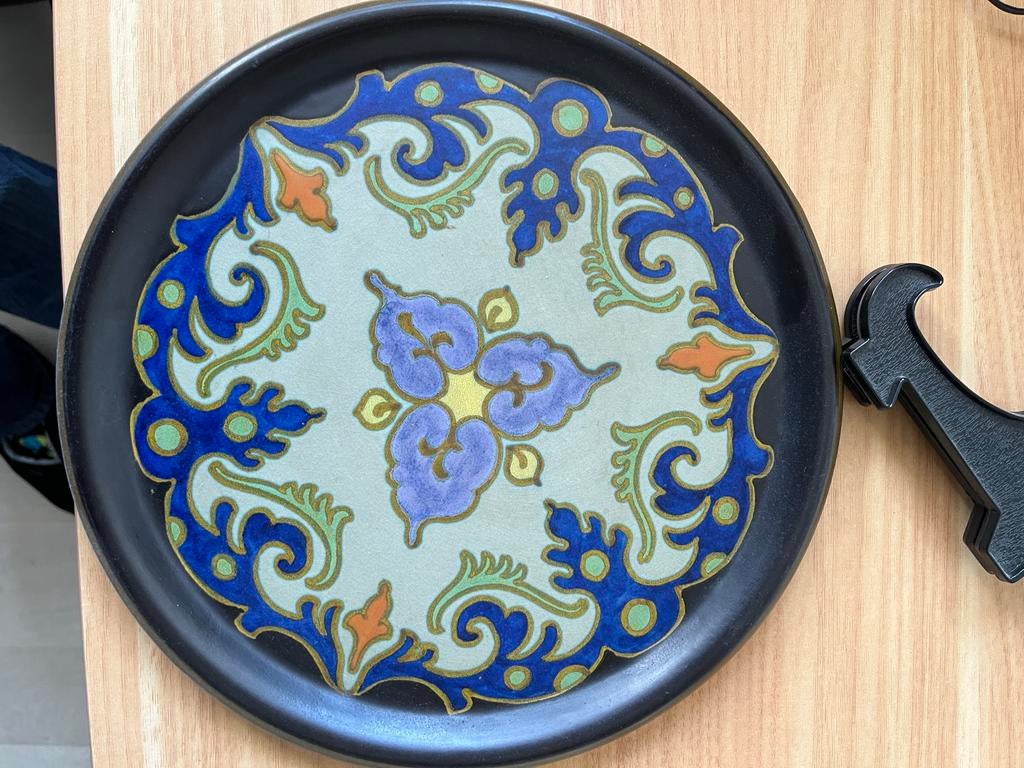 Gouds plateel bord met decoratief patroon, Antiek en Kunst, Antiek | Wandborden en Tegels, Ophalen