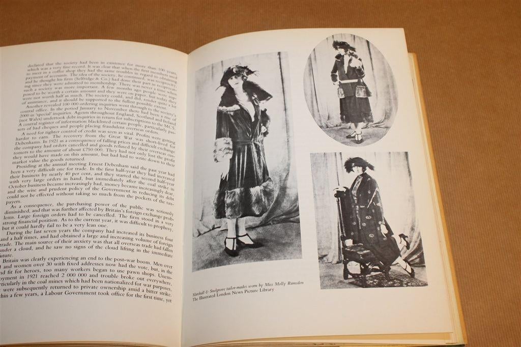 Debenhams 1778-1978 a— Britse Warenhuisgeschiedenis [EN], Ophalen of Verzenden, Gelezen, Europa
