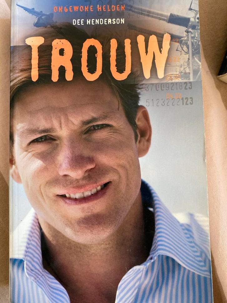 Trouw - Ongewone Helden (deel 3) - Dee Henderson, Boeken, Avontuur en Actie, Gelezen, Ophalen of Verzenden
