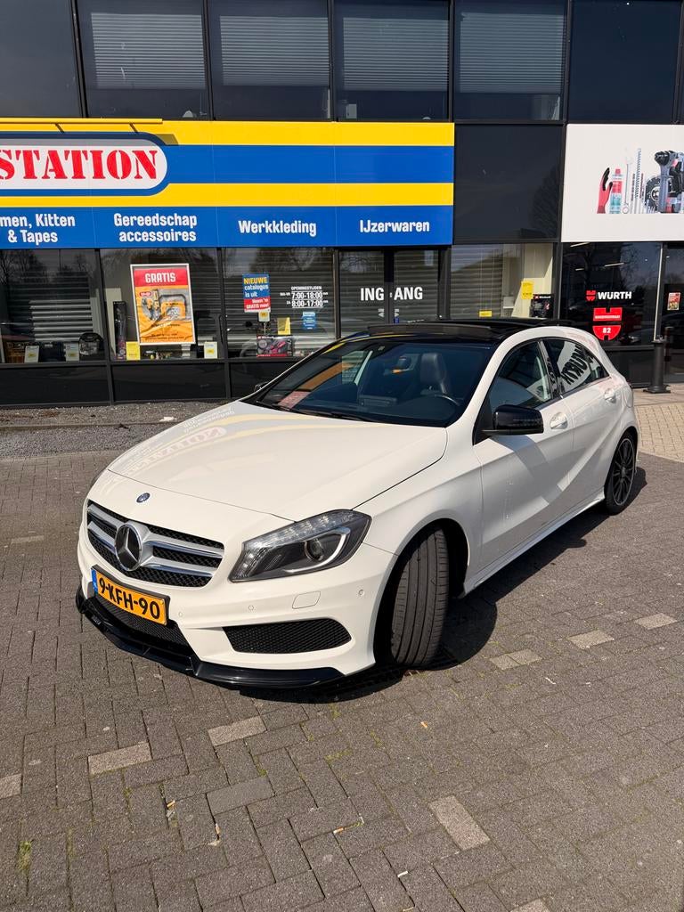 Mercedes-Benz A-Klasse A180 1.6 Blue Efficiency 2013 Wit, Voorwielaandrijving, Zwart, 4 cilinders, Xenon verlichting