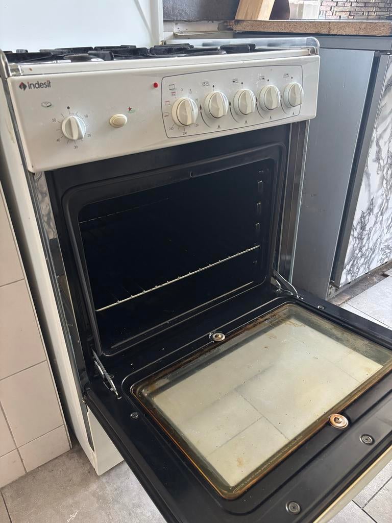 Gasfornuis met oven - Indesit - Werkt perfect!, Witgoed en Apparatuur, Fornuizen, Gebruikt, 60 cm of meer, Gas, Vrijstaand