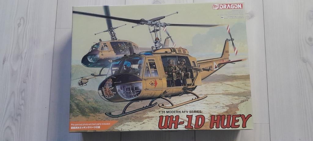 1/35 UH-1D Huey, Ophalen of Verzenden, Nieuw, Groter dan 1:72, Overige merken