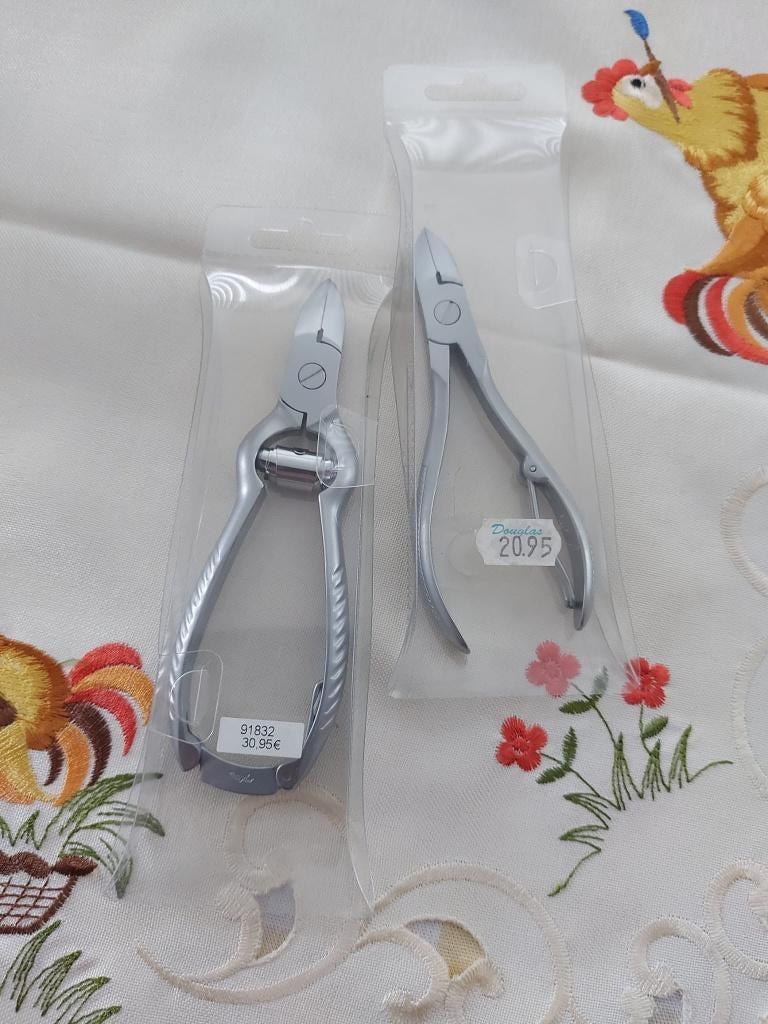 2 nagel-knip tangen  "Douglas" Nieuw !!!, Ophalen, Nieuw